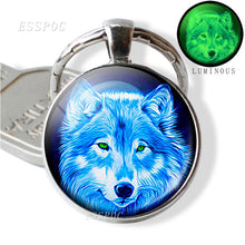 Load image into Gallery viewer, Glow In The Dark Wolf Key Chain Key Rings Holder Luminous Wolf Head Keychain Men Jewelry Gift