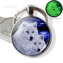 Load image into Gallery viewer, Glow In The Dark Wolf Key Chain Key Rings Holder Luminous Wolf Head Keychain Men Jewelry Gift