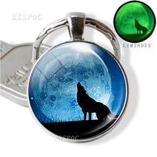 Load image into Gallery viewer, Glow In The Dark Wolf Key Chain Key Rings Holder Luminous Wolf Head Keychain Men Jewelry Gift