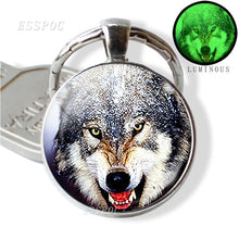 Load image into Gallery viewer, Glow In The Dark Wolf Key Chain Key Rings Holder Luminous Wolf Head Keychain Men Jewelry Gift