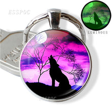 Load image into Gallery viewer, Glow In The Dark Wolf Key Chain Key Rings Holder Luminous Wolf Head Keychain Men Jewelry Gift