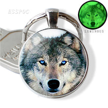 Load image into Gallery viewer, Glow In The Dark Wolf Key Chain Key Rings Holder Luminous Wolf Head Keychain Men Jewelry Gift