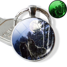 Load image into Gallery viewer, Glow In The Dark Wolf Key Chain Key Rings Holder Luminous Wolf Head Keychain Men Jewelry Gift