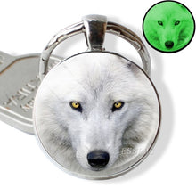 Load image into Gallery viewer, Glow In The Dark Wolf Key Chain Key Rings Holder Luminous Wolf Head Keychain Men Jewelry Gift