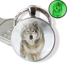 Load image into Gallery viewer, Glow In The Dark Wolf Key Chain Key Rings Holder Luminous Wolf Head Keychain Men Jewelry Gift