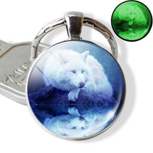 Load image into Gallery viewer, Glow In The Dark Wolf Key Chain Key Rings Holder Luminous Wolf Head Keychain Men Jewelry Gift