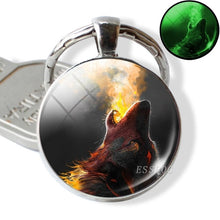 Load image into Gallery viewer, Glow In The Dark Wolf Key Chain Key Rings Holder Luminous Wolf Head Keychain Men Jewelry Gift