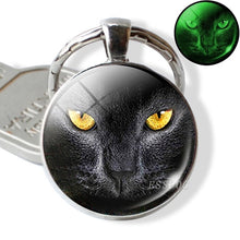 Load image into Gallery viewer, Glow In The Dark Wolf Key Chain Key Rings Holder Luminous Wolf Head Keychain Men Jewelry Gift