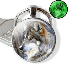 Load image into Gallery viewer, Glow In The Dark Wolf Key Chain Key Rings Holder Luminous Wolf Head Keychain Men Jewelry Gift